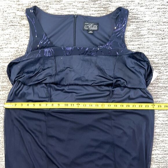 Elegant Navy Blue Sleeveless Dress - Picture 12 of 16